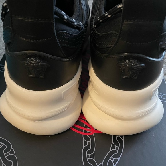 Versace chain reaction Great condition - Picture 4 of 5